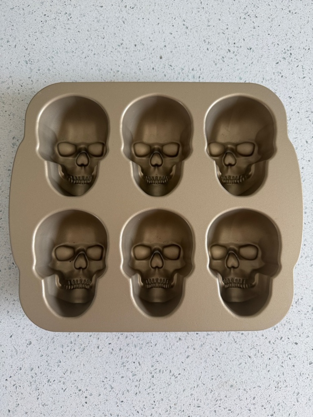 Skull-Shaped Nonstick Baking Pan